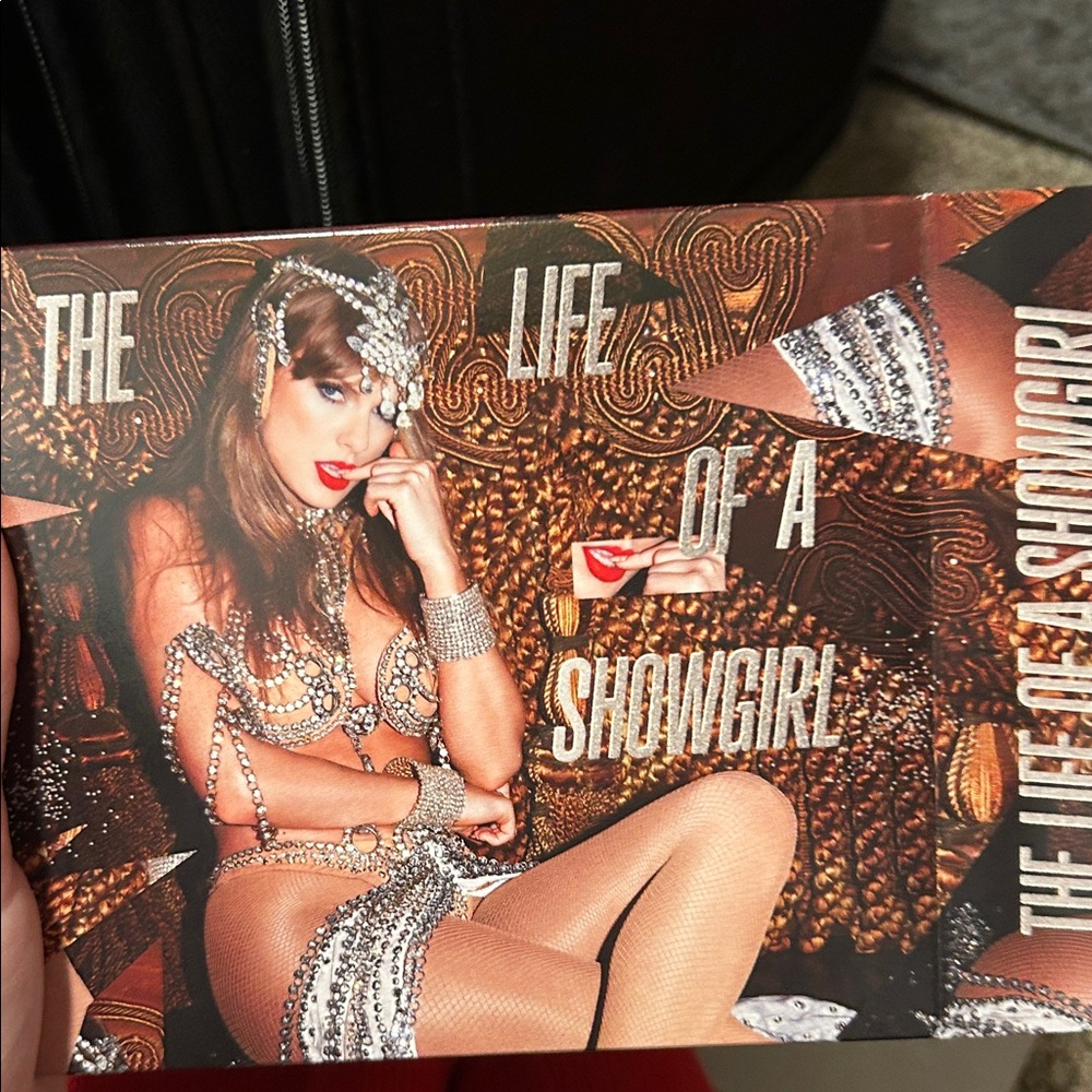 The Life of a Showgirl -silver bundle with not sure bracelet or keychain with ph